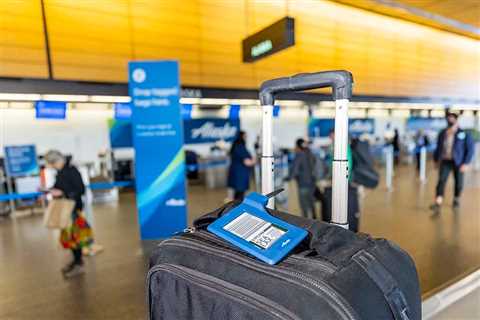 Alaska Airlines debuts digital bag tags that don’t come cheap