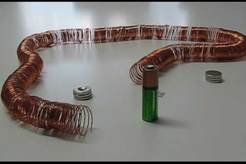 WORLD''S SIMPLEST ELECTRIC TRAIN | Magnetic Games
