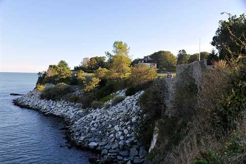 Top 6 Things to See on the Cliff Walk in Newport, Rhode Island