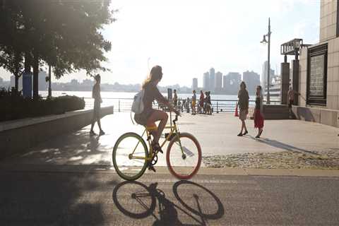 Exploring New York City on Two Wheels: The Best Bike Tours Offered by Tour Guides