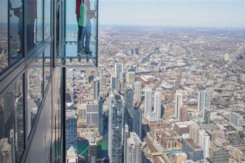 How Chicago Tourism Blends History, Food, and Fashion